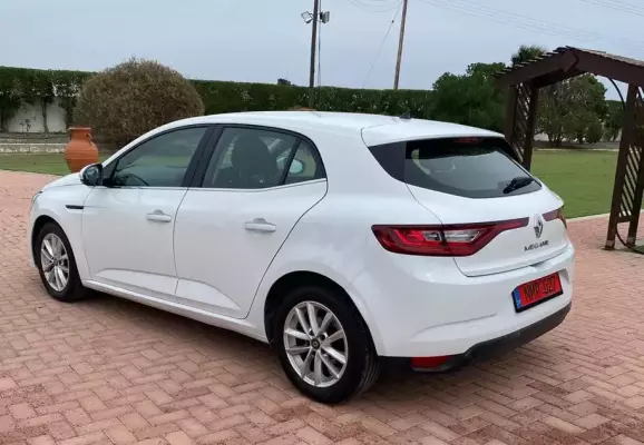 Renault Megane &pi;&rho;&omicron;&sigmaf; &epsilon;&nu;&omicron;&iota;&kappa;ί&alpha;&sigma;&eta; &sigma;&tau;&eta;&nu; &Epsilon;&pi;&iota;&sigma;&kappa;&omicron;&pi;ή