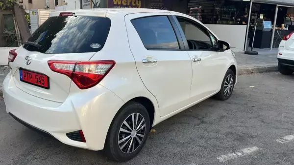 Toyota Vitz &pi;&rho;&omicron;&sigmaf; &epsilon;&nu;&omicron;&iota;&kappa;ί&alpha;&sigma;&eta; &sigma;&tau;&eta;&nu; &Epsilon;&lambda;&lambda;ά&delta;&alpha;