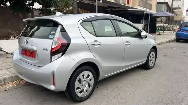 Toyota Aqua &pi;&rho;&omicron;&sigmaf; &epsilon;&nu;&omicron;&iota;&kappa;ί&alpha;&sigma;&eta; &sigma;&tau;&eta;&nu; &Epsilon;&lambda;&lambda;ά&delta;&alpha;
