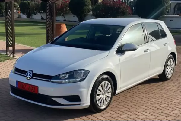 Volkswagen Golf &pi;&rho;&omicron;&sigmaf; &epsilon;&nu;&omicron;&iota;&kappa;ί&alpha;&sigma;&eta; &sigma;&tau;&eta;&nu; &Epsilon;&lambda;&lambda;ά&delta;&alpha;