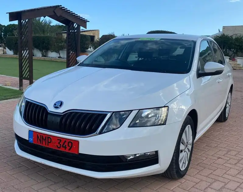 Skoda Octavia &pi;&rho;&omicron;&sigmaf; &epsilon;&nu;&omicron;&iota;&kappa;ί&alpha;&sigma;&eta; &sigma;&tau;&eta;&nu; &Epsilon;&pi;&iota;&sigma;&kappa;&omicron;&pi;ή