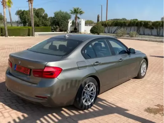 BMW 318d &pi;&rho;&omicron;&sigmaf; &epsilon;&nu;&omicron;&iota;&kappa;ί&alpha;&sigma;&eta; &sigma;&tau;&eta;&nu; &Epsilon;&lambda;&lambda;ά&delta;&alpha;