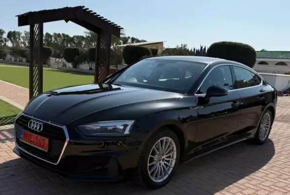 Audi A5 &pi;&rho;&omicron;&sigmaf; &epsilon;&nu;&omicron;&iota;&kappa;ί&alpha;&sigma;&eta; &sigma;&tau;&eta;&nu; &Epsilon;&lambda;&lambda;ά&delta;&alpha;