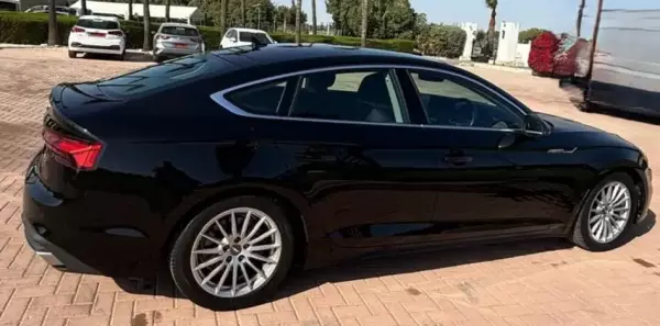 Audi A5 &pi;&rho;&omicron;&sigmaf; &epsilon;&nu;&omicron;&iota;&kappa;ί&alpha;&sigma;&eta; &sigma;&tau;&eta;&nu; &Epsilon;&lambda;&lambda;ά&delta;&alpha;
