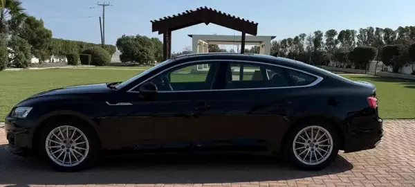 Audi A5 &pi;&rho;&omicron;&sigmaf; &epsilon;&nu;&omicron;&iota;&kappa;ί&alpha;&sigma;&eta; &sigma;&tau;&eta;&nu; &Epsilon;&lambda;&lambda;ά&delta;&alpha;