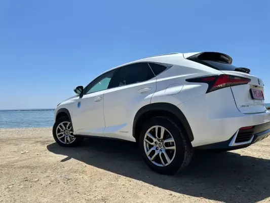 Lexus NX 300 &pi;&rho;&omicron;&sigmaf; &epsilon;&nu;&omicron;&iota;&kappa;ί&alpha;&sigma;&eta; &sigma;&tau;&eta;&nu; &Epsilon;&lambda;&lambda;ά&delta;&alpha;