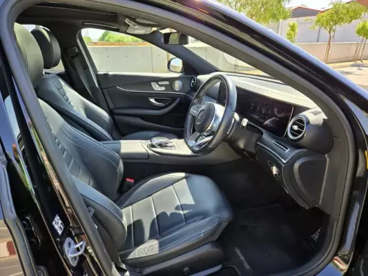Mercedes E400 &pi;&rho;&omicron;&sigmaf; &epsilon;&nu;&omicron;&iota;&kappa;ί&alpha;&sigma;&eta; &sigma;&tau;&eta;&nu; &Epsilon;&lambda;&lambda;ά&delta;&alpha;