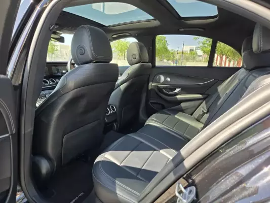 Mercedes E400 &pi;&rho;&omicron;&sigmaf; &epsilon;&nu;&omicron;&iota;&kappa;ί&alpha;&sigma;&eta; &sigma;&tau;&eta;&nu; &Epsilon;&lambda;&lambda;ά&delta;&alpha;