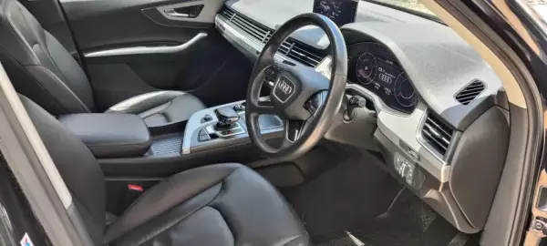 Audi Q7 &pi;&rho;&omicron;&sigmaf; &epsilon;&nu;&omicron;&iota;&kappa;ί&alpha;&sigma;&eta; &sigma;&tau;&eta;&nu; &Epsilon;&lambda;&lambda;ά&delta;&alpha;