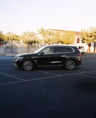 BMW X5 &pi;&rho;&omicron;&sigmaf; &epsilon;&nu;&omicron;&iota;&kappa;ί&alpha;&sigma;&eta; &sigma;&tau;&eta;&nu; &Epsilon;&lambda;&lambda;ά&delta;&alpha;