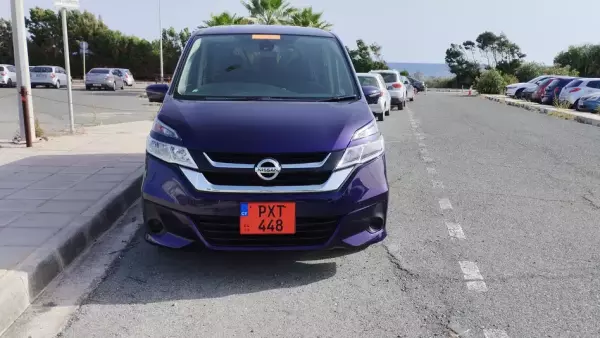Nissan Serena &pi;&rho;&omicron;&sigmaf; &epsilon;&nu;&omicron;&iota;&kappa;ί&alpha;&sigma;&eta; &sigma;&tau;&eta;&nu; &Epsilon;&lambda;&lambda;ά&delta;&alpha;