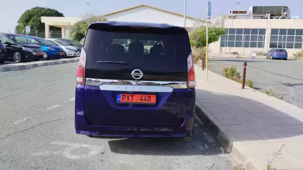 Nissan Serena &pi;&rho;&omicron;&sigmaf; &epsilon;&nu;&omicron;&iota;&kappa;ί&alpha;&sigma;&eta; &sigma;&tau;&eta;&nu; &Epsilon;&lambda;&lambda;ά&delta;&alpha;