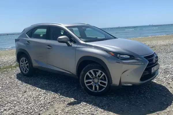Lexus NX 300 &pi;&rho;&omicron;&sigmaf; &epsilon;&nu;&omicron;&iota;&kappa;ί&alpha;&sigma;&eta; &sigma;&tau;&eta;&nu; &Epsilon;&lambda;&lambda;ά&delta;&alpha;