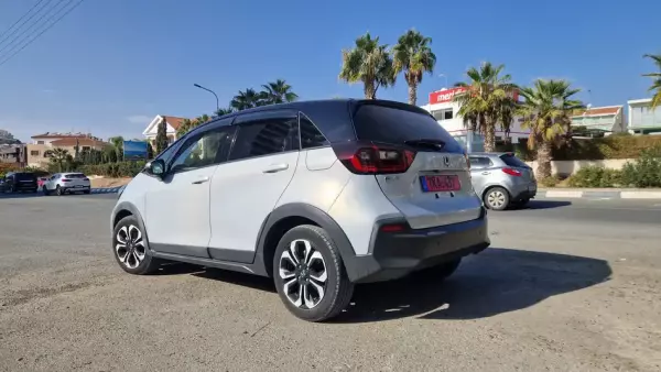 Honda Fit &pi;&rho;&omicron;&sigmaf; &epsilon;&nu;&omicron;&iota;&kappa;ί&alpha;&sigma;&eta; &sigma;&tau;&eta;&nu; &Epsilon;&lambda;&lambda;ά&delta;&alpha;