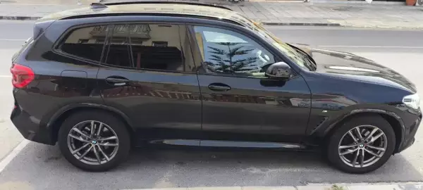 BMW X3 &pi;&rho;&omicron;&sigmaf; &epsilon;&nu;&omicron;&iota;&kappa;ί&alpha;&sigma;&eta; &sigma;&tau;&eta;&nu; &Epsilon;&lambda;&lambda;ά&delta;&alpha;