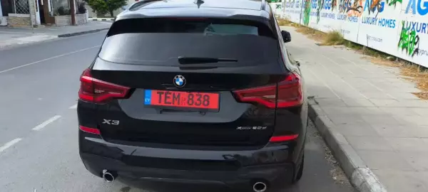 BMW X3 &pi;&rho;&omicron;&sigmaf; &epsilon;&nu;&omicron;&iota;&kappa;ί&alpha;&sigma;&eta; &sigma;&tau;&eta;&nu; &Epsilon;&lambda;&lambda;ά&delta;&alpha;