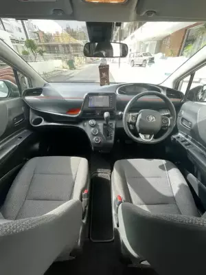Toyota Sienta &pi;&rho;&omicron;&sigmaf; &epsilon;&nu;&omicron;&iota;&kappa;ί&alpha;&sigma;&eta; &sigma;&tau;&eta;&nu; &Epsilon;&lambda;&lambda;ά&delta;&alpha;