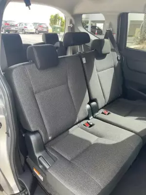 Toyota Sienta &pi;&rho;&omicron;&sigmaf; &epsilon;&nu;&omicron;&iota;&kappa;ί&alpha;&sigma;&eta; &sigma;&tau;&eta;&nu; &Epsilon;&lambda;&lambda;ά&delta;&alpha;