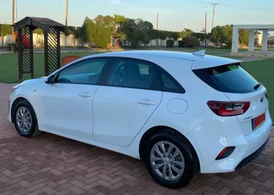 Kia Ceed &pi;&rho;&omicron;&sigmaf; &epsilon;&nu;&omicron;&iota;&kappa;ί&alpha;&sigma;&eta; &sigma;&tau;&eta;&nu; &Epsilon;&lambda;&lambda;ά&delta;&alpha;