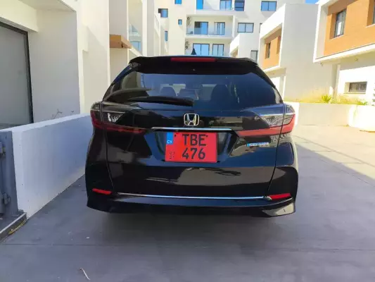 Honda Shuttle &pi;&rho;&omicron;&sigmaf; &epsilon;&nu;&omicron;&iota;&kappa;ί&alpha;&sigma;&eta; &sigma;&tau;&eta;&nu; &Epsilon;&lambda;&lambda;ά&delta;&alpha;