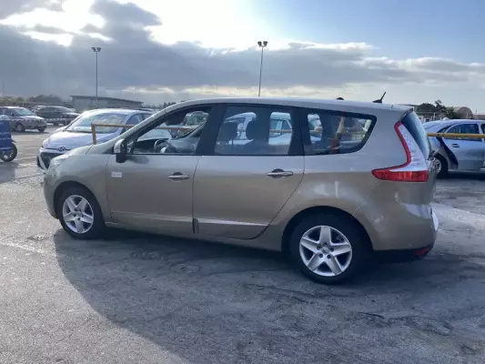 Renault Grand Scenic &pi;&rho;&omicron;&sigmaf; &epsilon;&nu;&omicron;&iota;&kappa;ί&alpha;&sigma;&eta; &sigma;&tau;&omicron;&nu; &Kappa;&alpha;&rho;&tau;&epsilon;&rho;ό