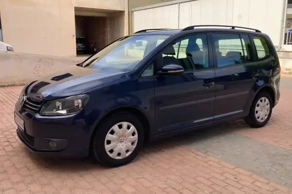 Volkswagen Touran &pi;&rho;&omicron;&sigmaf; &epsilon;&nu;&omicron;&iota;&kappa;ί&alpha;&sigma;&eta; &sigma;&tau;&eta;&nu; &Epsilon;&lambda;&lambda;ά&delta;&alpha;