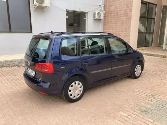 Volkswagen Touran &pi;&rho;&omicron;&sigmaf; &epsilon;&nu;&omicron;&iota;&kappa;ί&alpha;&sigma;&eta; &sigma;&tau;&eta;&nu; &Epsilon;&lambda;&lambda;ά&delta;&alpha;