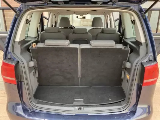 Volkswagen Touran &pi;&rho;&omicron;&sigmaf; &epsilon;&nu;&omicron;&iota;&kappa;ί&alpha;&sigma;&eta; &sigma;&tau;&eta;&nu; &Epsilon;&lambda;&lambda;ά&delta;&alpha;