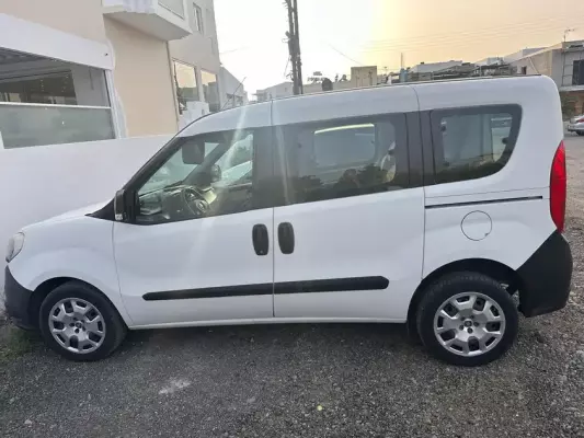 Fiat Doblo &pi;&rho;&omicron;&sigmaf; &epsilon;&nu;&omicron;&iota;&kappa;ί&alpha;&sigma;&eta; &sigma;&tau;&iota;&sigmaf; &Gamma;&omicron;ύ&rho;&nu;&epsilon;&sigmaf;