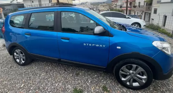 Dacia Lodgy Stepway &pi;&rho;&omicron;&sigmaf; &epsilon;&nu;&omicron;&iota;&kappa;ί&alpha;&sigma;&eta; &sigma;&tau;&eta;&nu; &Epsilon;&lambda;&lambda;ά&delta;&alpha;