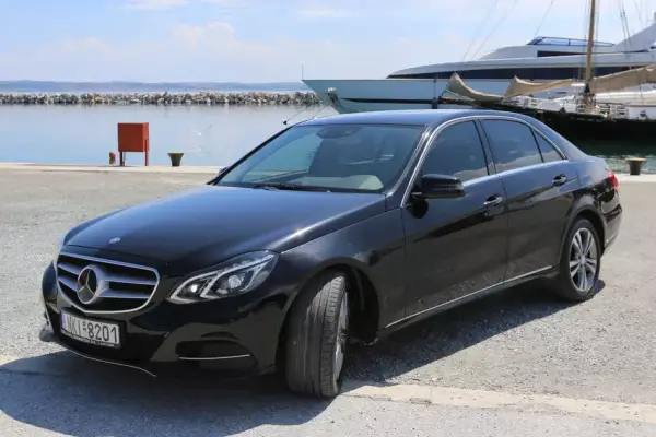 Mercedes E Class &pi;&rho;&omicron;&sigmaf; &epsilon;&nu;&omicron;&iota;&kappa;ί&alpha;&sigma;&eta; &sigma;&tau;&eta;&nu; &Epsilon;&lambda;&lambda;ά&delta;&alpha;
