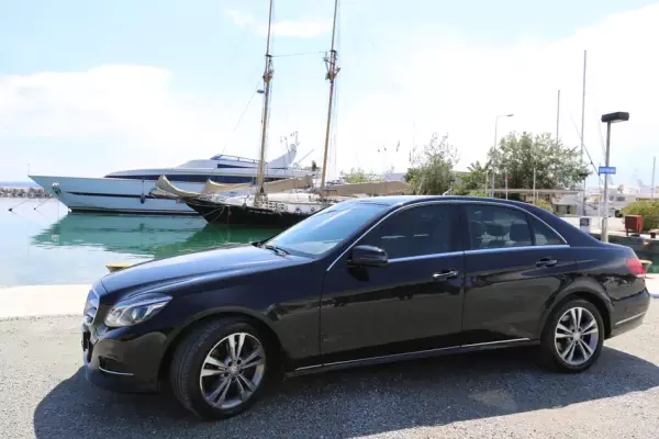 Mercedes E Class &pi;&rho;&omicron;&sigmaf; &epsilon;&nu;&omicron;&iota;&kappa;ί&alpha;&sigma;&eta; &sigma;&tau;&eta;&nu; &Epsilon;&lambda;&lambda;ά&delta;&alpha;
