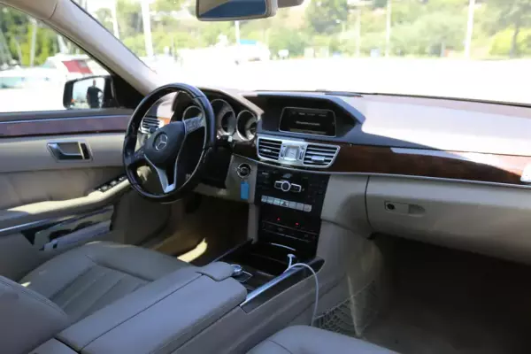 Mercedes E Class &pi;&rho;&omicron;&sigmaf; &epsilon;&nu;&omicron;&iota;&kappa;ί&alpha;&sigma;&eta; &sigma;&tau;&eta;&nu; &Epsilon;&lambda;&lambda;ά&delta;&alpha;