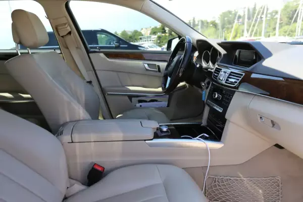 Mercedes E Class &pi;&rho;&omicron;&sigmaf; &epsilon;&nu;&omicron;&iota;&kappa;ί&alpha;&sigma;&eta; &sigma;&tau;&eta;&nu; &Epsilon;&lambda;&lambda;ά&delta;&alpha;