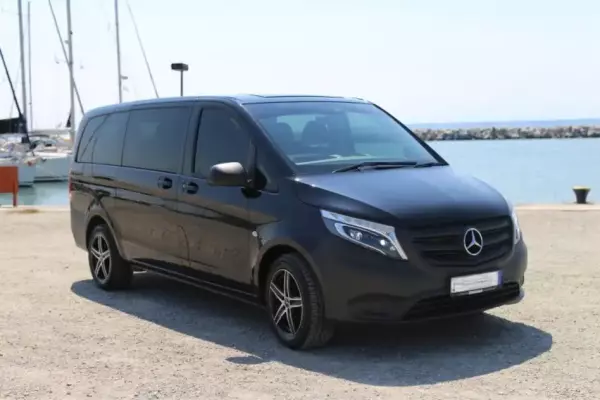 Mercedes Vito &pi;&rho;&omicron;&sigmaf; &epsilon;&nu;&omicron;&iota;&kappa;ί&alpha;&sigma;&eta; &sigma;&tau;&eta;&nu; &Pi;&alpha;&rho;&alpha;&lambda;ί&alpha; &Sigma;ή&mu;&alpha;&nu;&tau;&rho;&omicron;