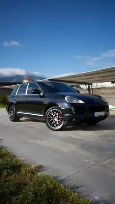 Porsche Cayenne &pi;&rho;&omicron;&sigmaf; &epsilon;&nu;&omicron;&iota;&kappa;ί&alpha;&sigma;&eta; &sigma;&tau;&eta;&nu; &Epsilon;&lambda;&lambda;ά&delta;&alpha;