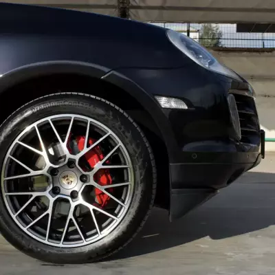 Porsche Cayenne &pi;&rho;&omicron;&sigmaf; &epsilon;&nu;&omicron;&iota;&kappa;ί&alpha;&sigma;&eta; &sigma;&tau;&eta;&nu; &Epsilon;&lambda;&lambda;ά&delta;&alpha;