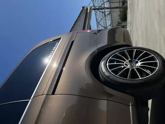 Mercedes V Class &pi;&rho;&omicron;&sigmaf; &epsilon;&nu;&omicron;&iota;&kappa;ί&alpha;&sigma;&eta; &sigma;&tau;&eta; &Gamma;&lambda;&upsilon;&phi;ά&delta;&alpha;