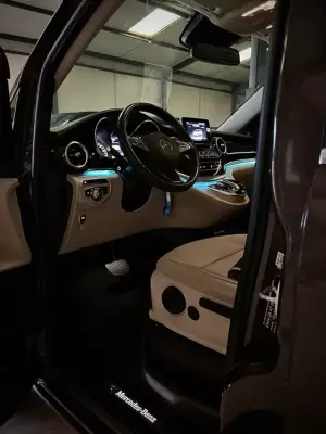 Mercedes V Class &pi;&rho;&omicron;&sigmaf; &epsilon;&nu;&omicron;&iota;&kappa;ί&alpha;&sigma;&eta; &sigma;&tau;&eta; &Gamma;&lambda;&upsilon;&phi;ά&delta;&alpha;