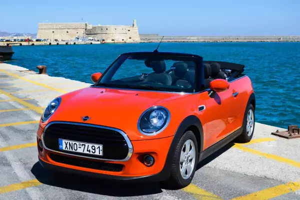 Mini Cooper &pi;&rho;&omicron;&sigmaf; &epsilon;&nu;&omicron;&iota;&kappa;ί&alpha;&sigma;&eta; &sigma;&tau;&eta;&nu; &Epsilon;&lambda;&lambda;ά&delta;&alpha;