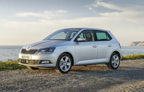 Skoda Fabia &pi;&rho;&omicron;&sigmaf; &epsilon;&nu;&omicron;&iota;&kappa;ί&alpha;&sigma;&eta; &sigma;&tau;&omicron;&nu; &Kappa;&alpha;&rho;&tau;&epsilon;&rho;ό