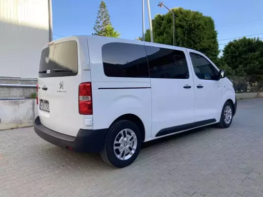 Peugeot Traveller &pi;&rho;&omicron;&sigmaf; &epsilon;&nu;&omicron;&iota;&kappa;ί&alpha;&sigma;&eta; &sigma;&tau;&eta; &Chi;&epsilon;&rho;&sigma;ό&nu;&eta;&sigma;&omicron;