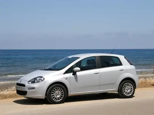 Fiat Grande Punto &pi;&rho;&omicron;&sigmaf; &epsilon;&nu;&omicron;&iota;&kappa;ί&alpha;&sigma;&eta; &sigma;&tau;&eta;&nu; &Epsilon;&lambda;&lambda;ά&delta;&alpha;