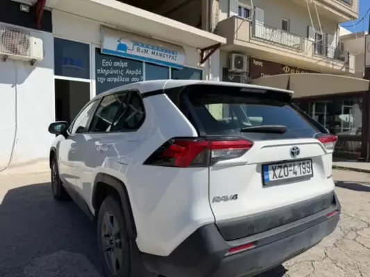 Toyota RAV4 &pi;&rho;&omicron;&sigmaf; &epsilon;&nu;&omicron;&iota;&kappa;ί&alpha;&sigma;&eta; &sigma;&tau;&eta;&nu; &Epsilon;&lambda;&lambda;ά&delta;&alpha;