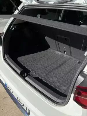 Volkswagen Golf &pi;&rho;&omicron;&sigmaf; &epsilon;&nu;&omicron;&iota;&kappa;ί&alpha;&sigma;&eta; &sigma;&tau;&eta;&nu; &Alpha;&theta;ή&nu;&alpha;