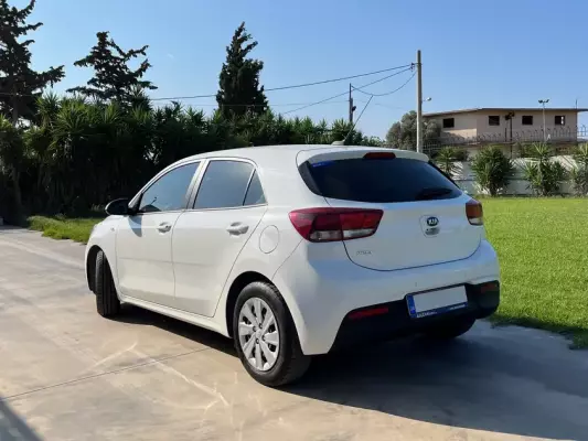 KIA Rio &pi;&rho;&omicron;&sigmaf; &epsilon;&nu;&omicron;&iota;&kappa;ί&alpha;&sigma;&eta; &sigma;&tau;&eta;&nu; &Epsilon;&lambda;&lambda;ά&delta;&alpha;
