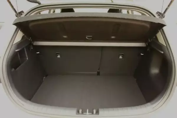 KIA Rio &pi;&rho;&omicron;&sigmaf; &epsilon;&nu;&omicron;&iota;&kappa;ί&alpha;&sigma;&eta; &sigma;&tau;&eta;&nu; &Epsilon;&lambda;&lambda;ά&delta;&alpha;
