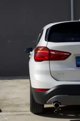 BMW X1 &pi;&rho;&omicron;&sigmaf; &epsilon;&nu;&omicron;&iota;&kappa;ί&alpha;&sigma;&eta; &sigma;&tau;&eta; &Gamma;&lambda;&upsilon;&phi;ά&delta;&alpha;