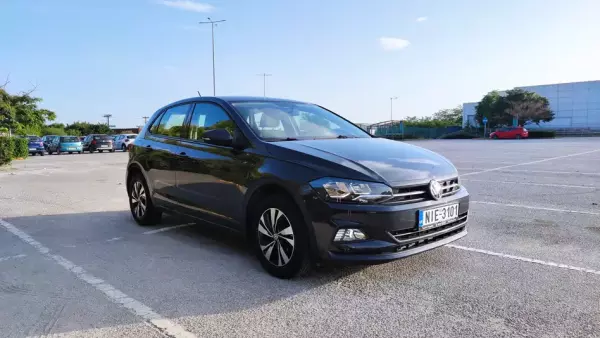 Volkswagen Polo &pi;&rho;&omicron;&sigmaf; &epsilon;&nu;&omicron;&iota;&kappa;ί&alpha;&sigma;&eta; &sigma;&tau;&eta;&nu; &Alpha;&sigma;&pi;&rho;&omicron;&beta;ά&lambda;&tau;&alpha;