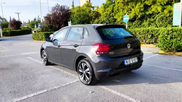 Volkswagen Polo &pi;&rho;&omicron;&sigmaf; &epsilon;&nu;&omicron;&iota;&kappa;ί&alpha;&sigma;&eta; &sigma;&tau;&eta;&nu; &Alpha;&sigma;&pi;&rho;&omicron;&beta;ά&lambda;&tau;&alpha;